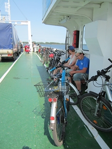 Autofähre  über den Strelasund